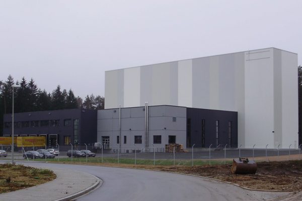 Illbruck Bodenwöhr Neubau Produktionshalle Außenansicht