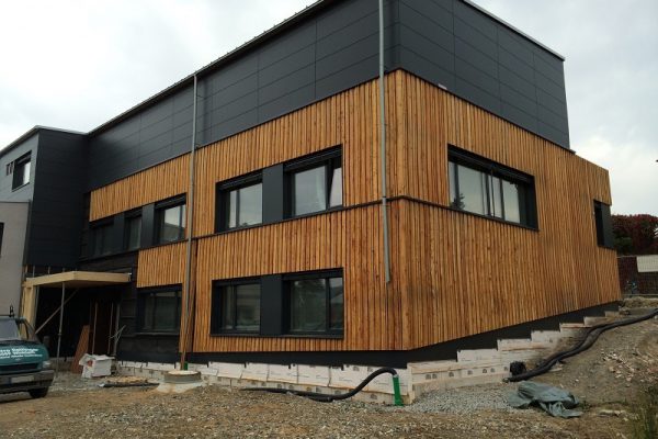 Außenansicht Gebäude Neubau Pelz&Design Hofstetter in Rötz
