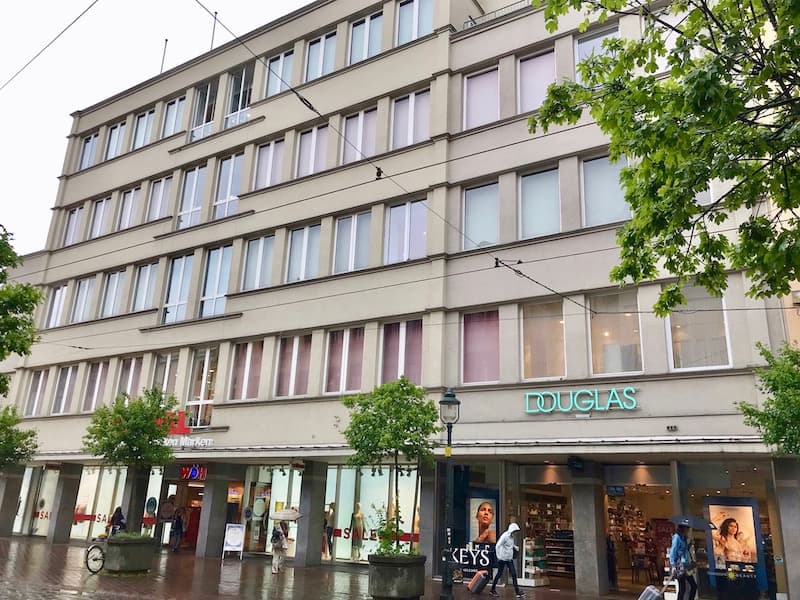 Ansicht Geschäftshaus Wöhrl Douglas am Moritzplatz 7 in Augsburg