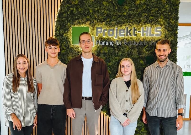 Neue Auszubildende als Technische Systemplaner und Werkstudent bei Projekt-HLS für Gebäudetechnik in Weiden.